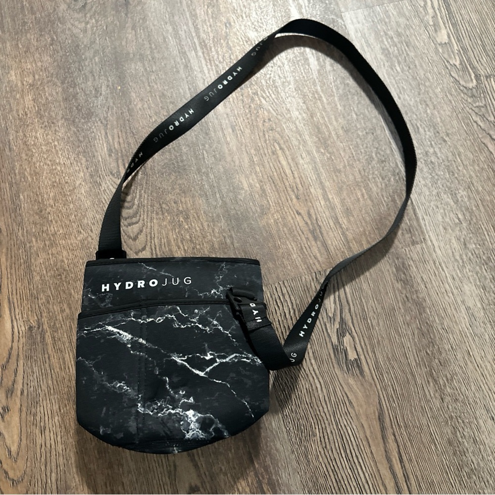 HydroJug Black and White Marble Carrying Case